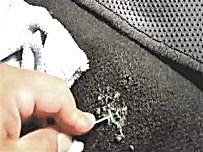 Halı ve koltuktan sakız nasıl çıkar